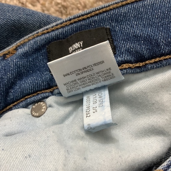 Express Skinny Mid Rise - Short - Picture 3 of 4